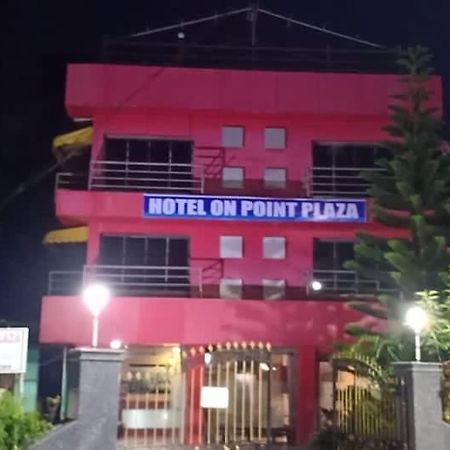 On Point Plaza Bed & Breakfast มูรุด ภายนอก รูปภาพ