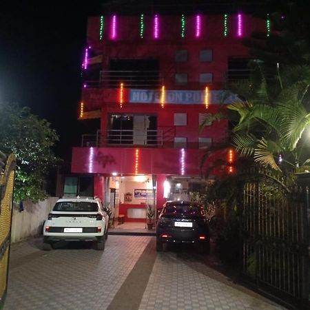 On Point Plaza Bed & Breakfast มูรุด ภายนอก รูปภาพ