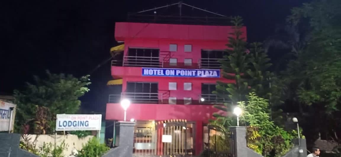 On Point Plaza Bed & Breakfast มูรุด ภายนอก รูปภาพ