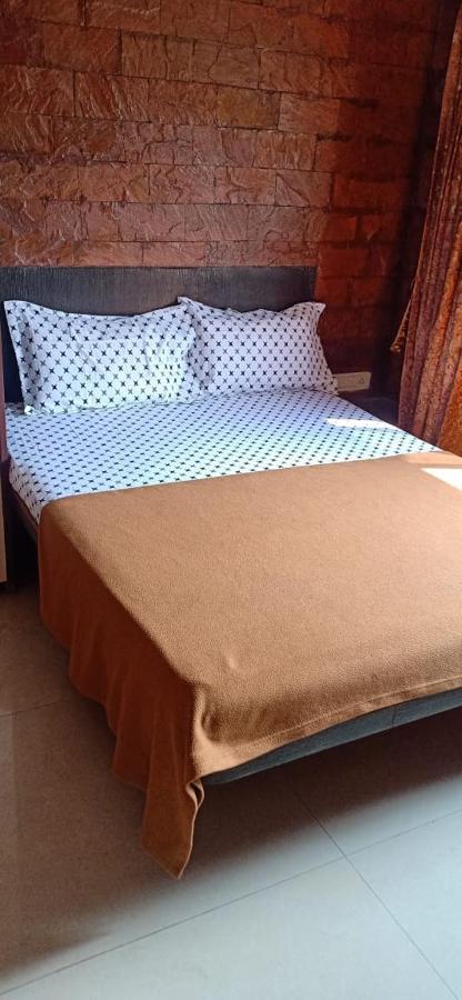 On Point Plaza Bed & Breakfast มูรุด ภายนอก รูปภาพ