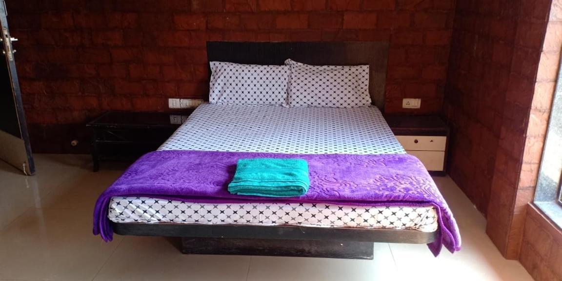 On Point Plaza Bed & Breakfast มูรุด ภายนอก รูปภาพ