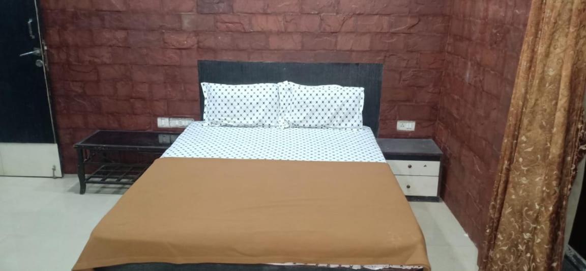 On Point Plaza Bed & Breakfast มูรุด ภายนอก รูปภาพ