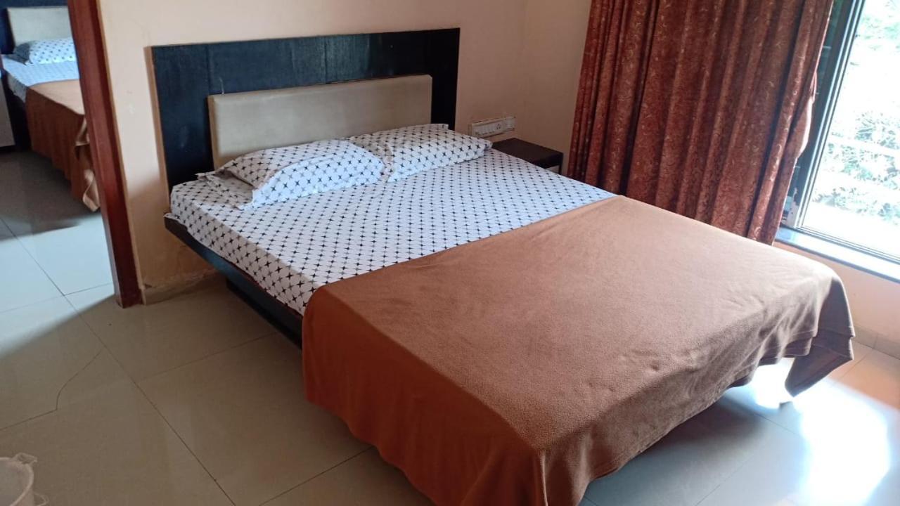 On Point Plaza Bed & Breakfast มูรุด ภายนอก รูปภาพ