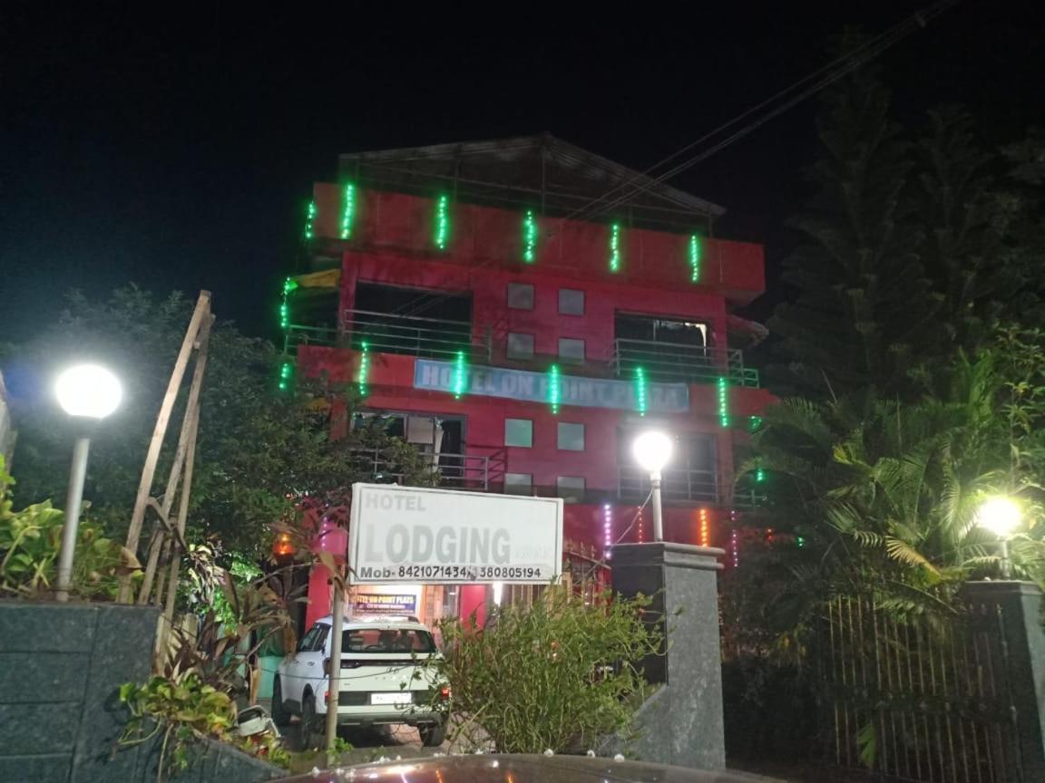 On Point Plaza Bed & Breakfast มูรุด ภายนอก รูปภาพ