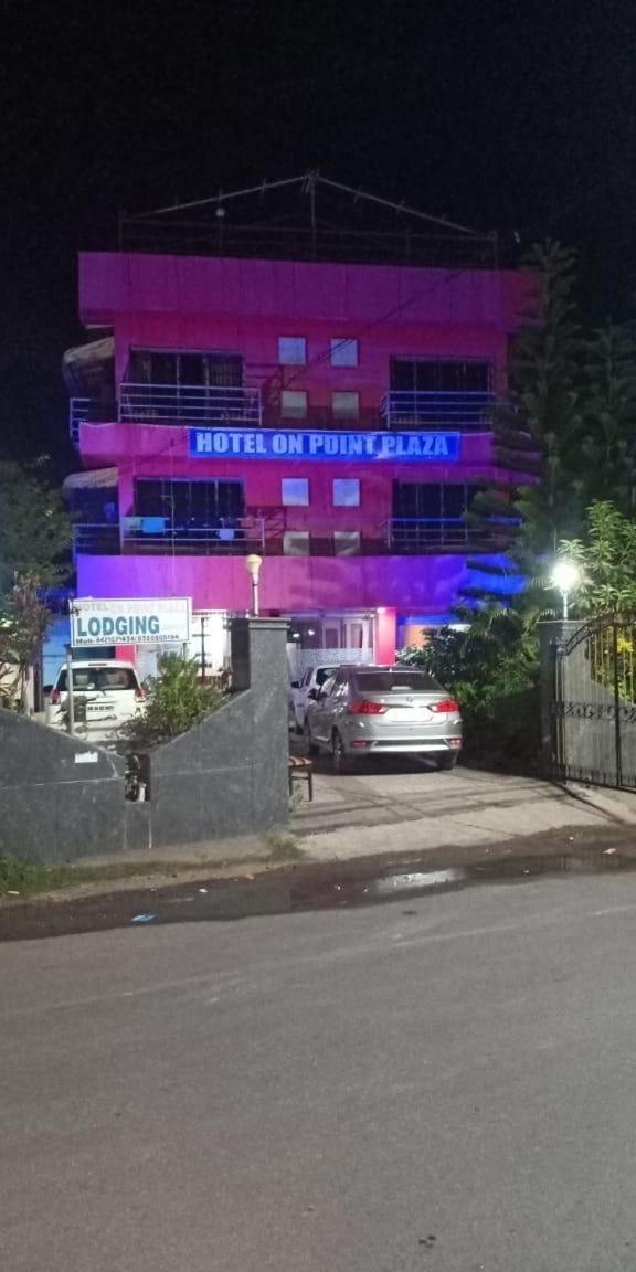 On Point Plaza Bed & Breakfast มูรุด ภายนอก รูปภาพ